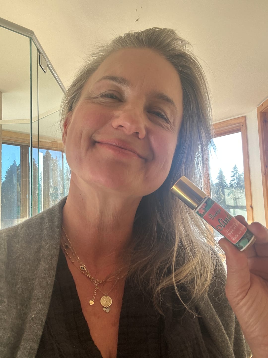 Customer photo review of Olinda Perfume Oil - the ultimate Hawaiian Floral Scent, Made on Maui