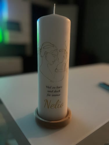 Kundenbewertung mit Foto zu Große Kerze "Viel zu kurz und doch für immer" - Trauerkerze mit Name & Wunschtext