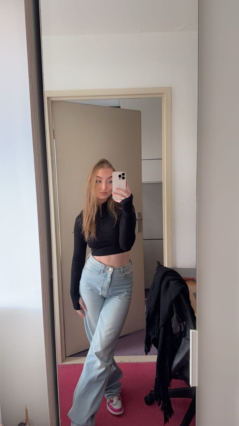 Customer photo review of Nala Halfzip Top Black