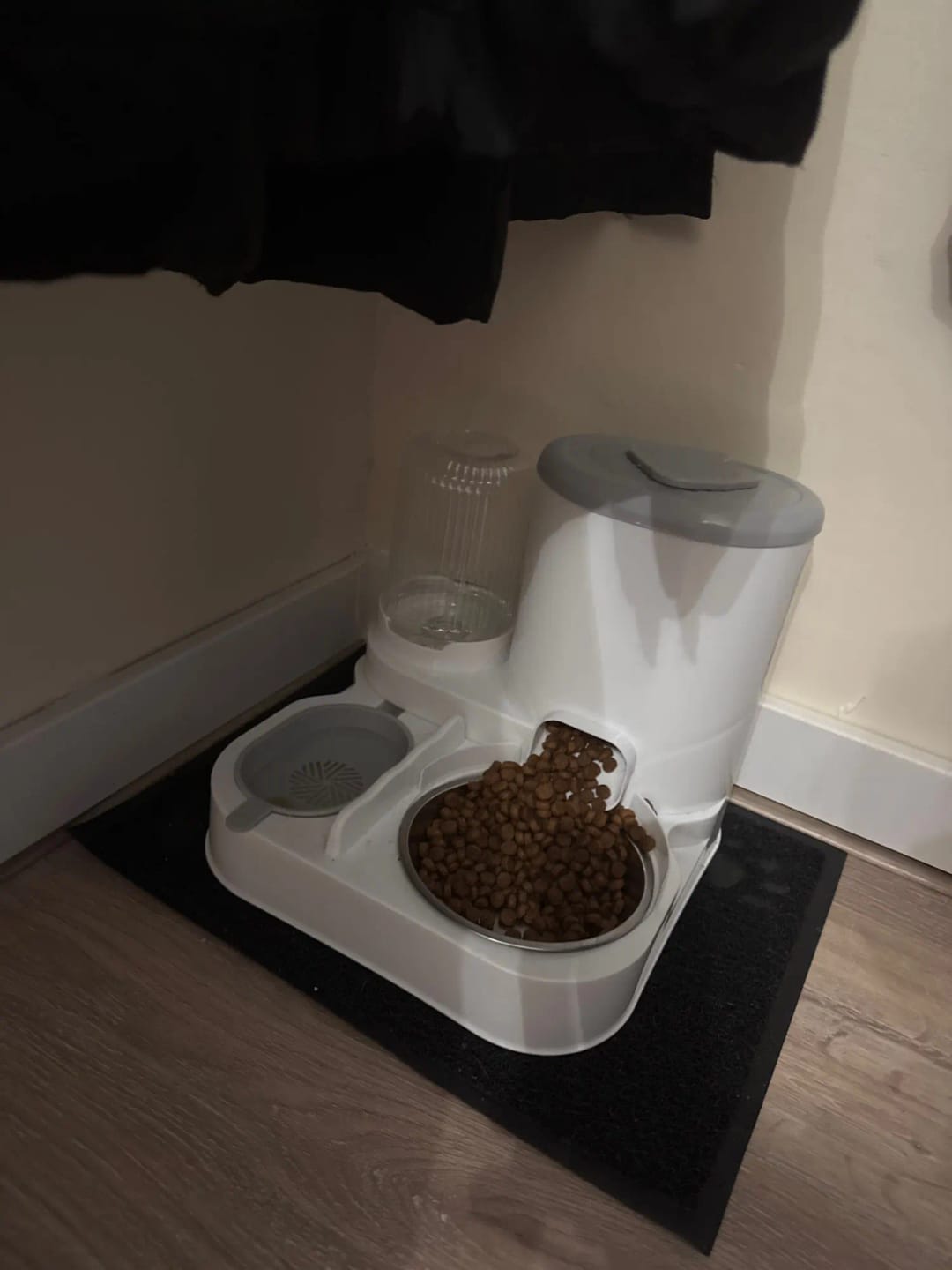 Customer photo review of Automatic Feeder and Drinker Bowl