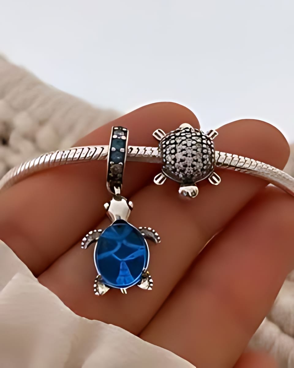 Customer photo review of Charm Tortuga Azul