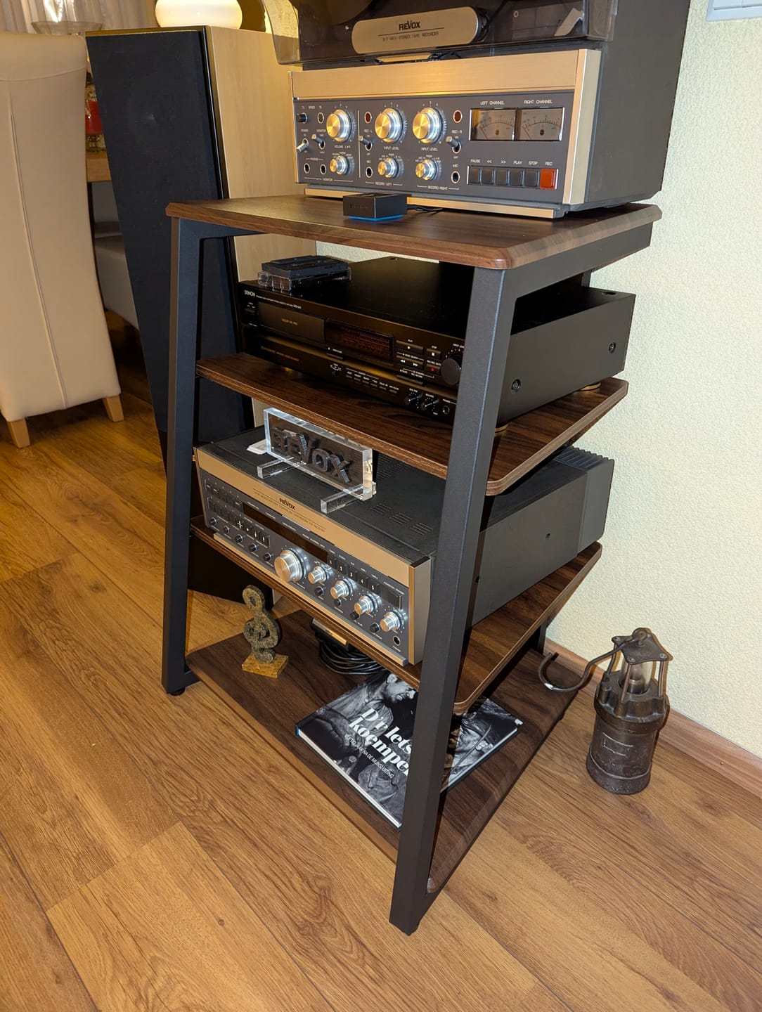 Customer photo review of Eiffel Audio Rack F07