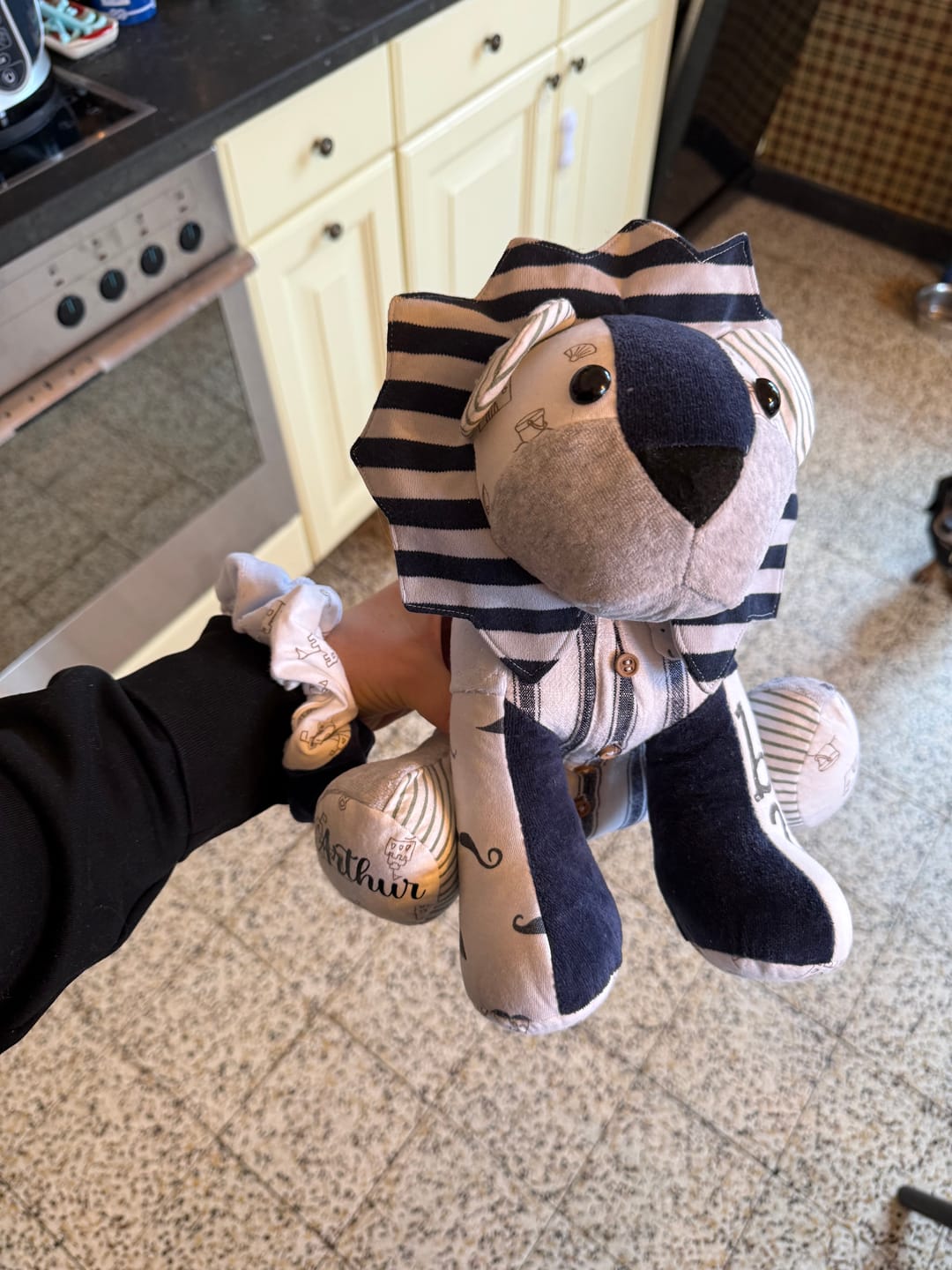 Customer photo review of Lion en peluche souvenir