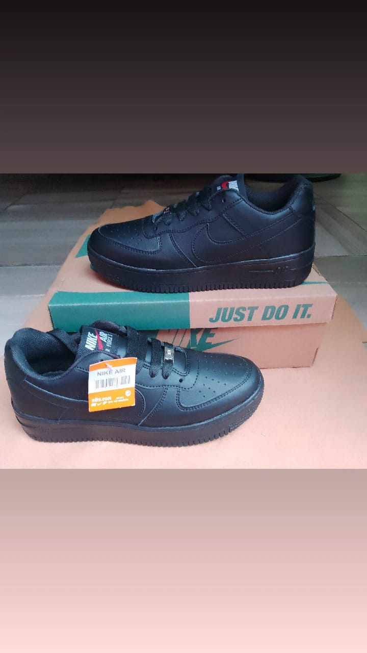 Customer photo review of Tenis 270 Negro Total