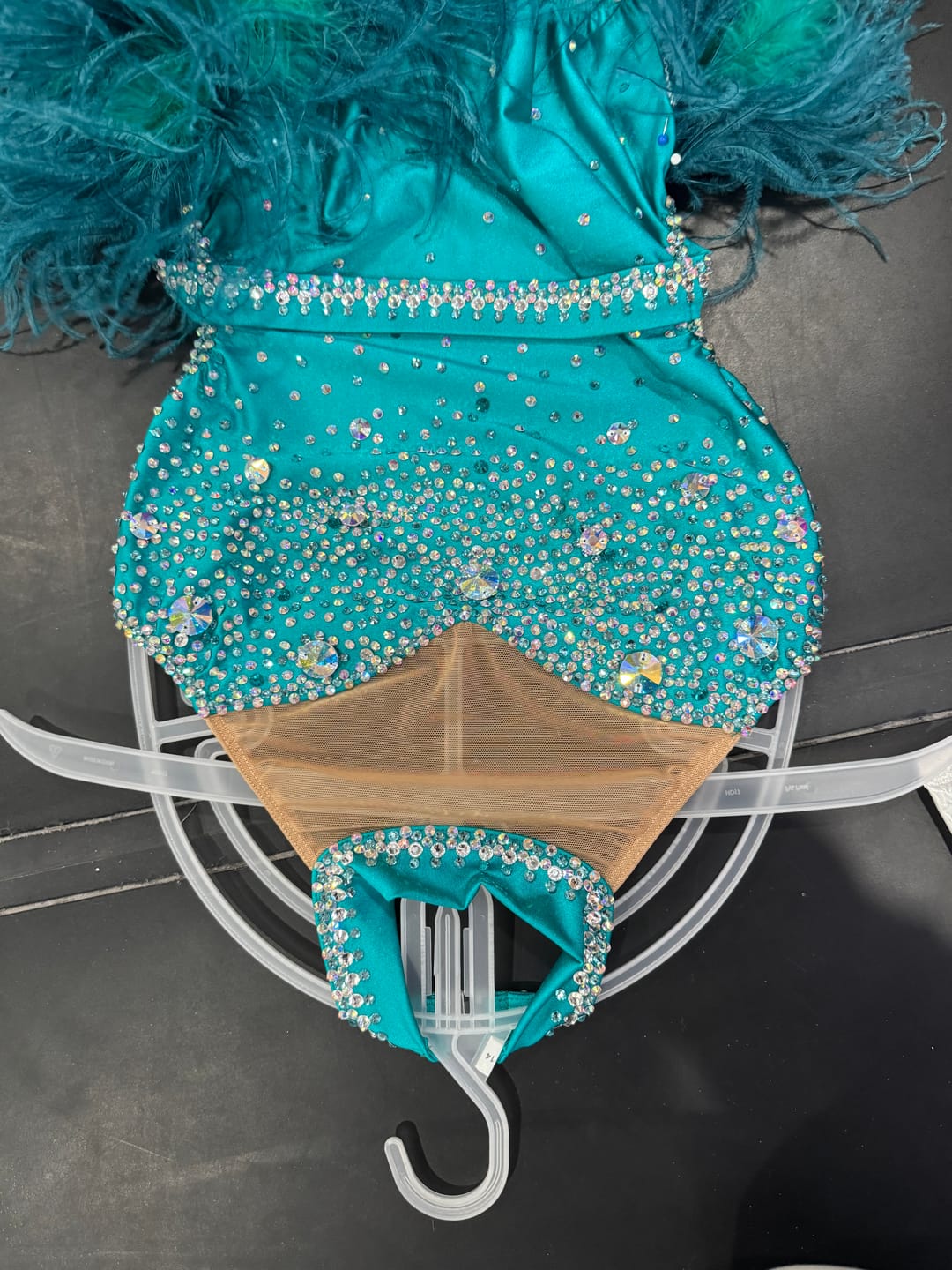 Customer photo review of Ostrich Feather Fringe (2-ply)