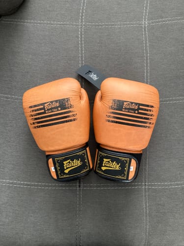 Customer photo review of FAIRTEX LEGACY BOXING GLOVES - BGV21