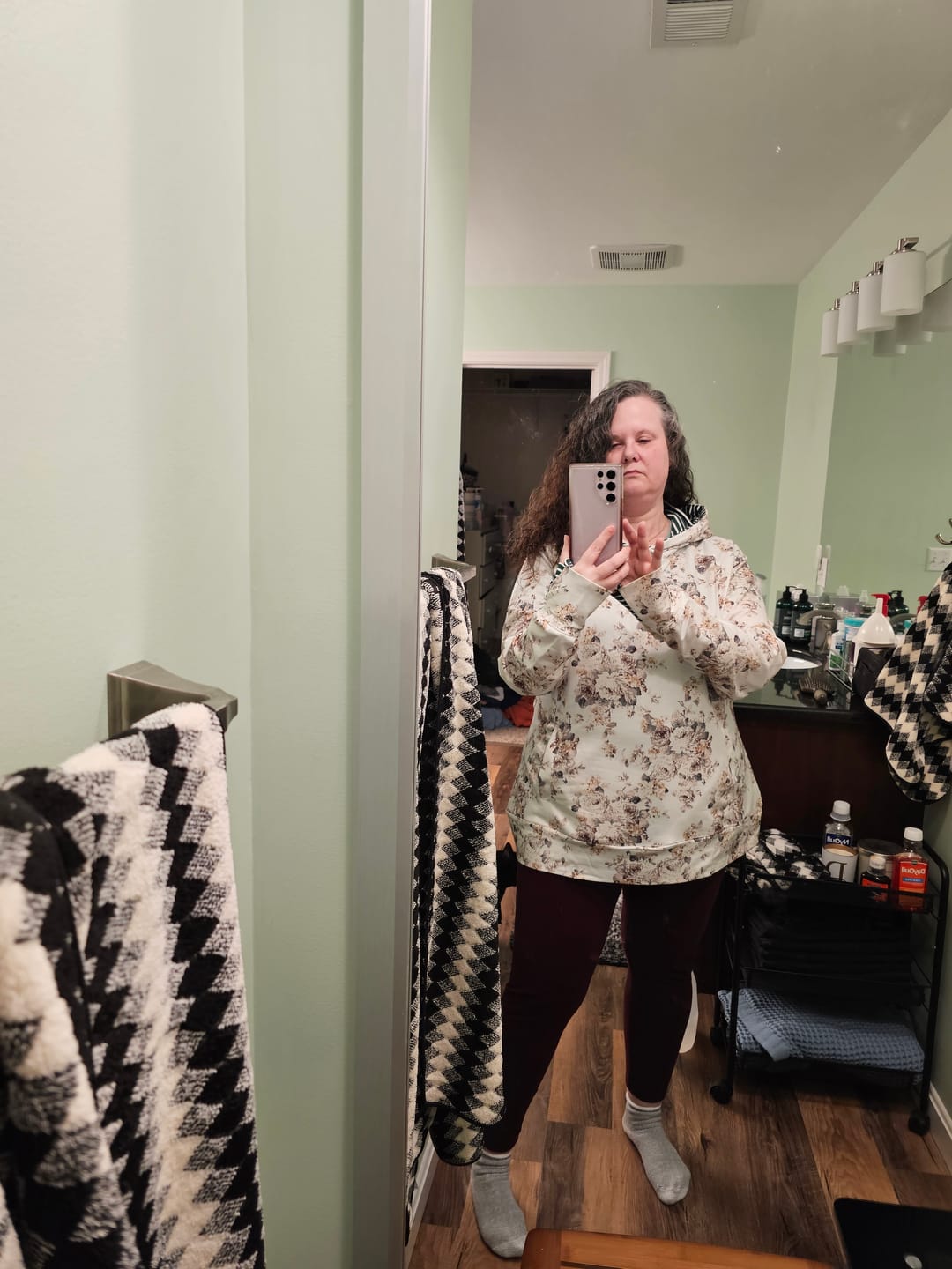 Customer photo review of Ellie Floral Pullover
