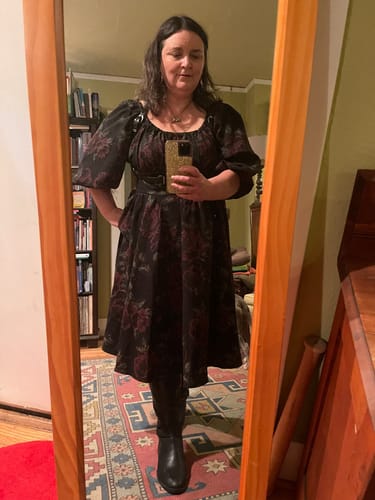 Customer photo review of Vacation Dress in Vintage Black Roses - Vixen by Micheline Pitt