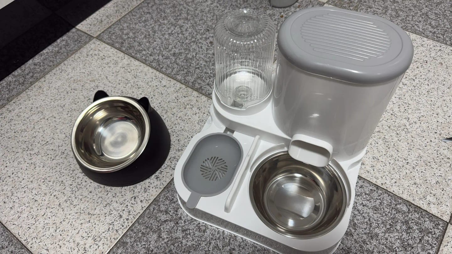 Customer photo review of Automatic Feeder and Drinker Bowl