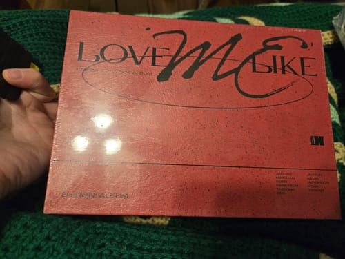 Customer photo review of OMEGA X - 2nd Mini Album LOVE ME LIKE