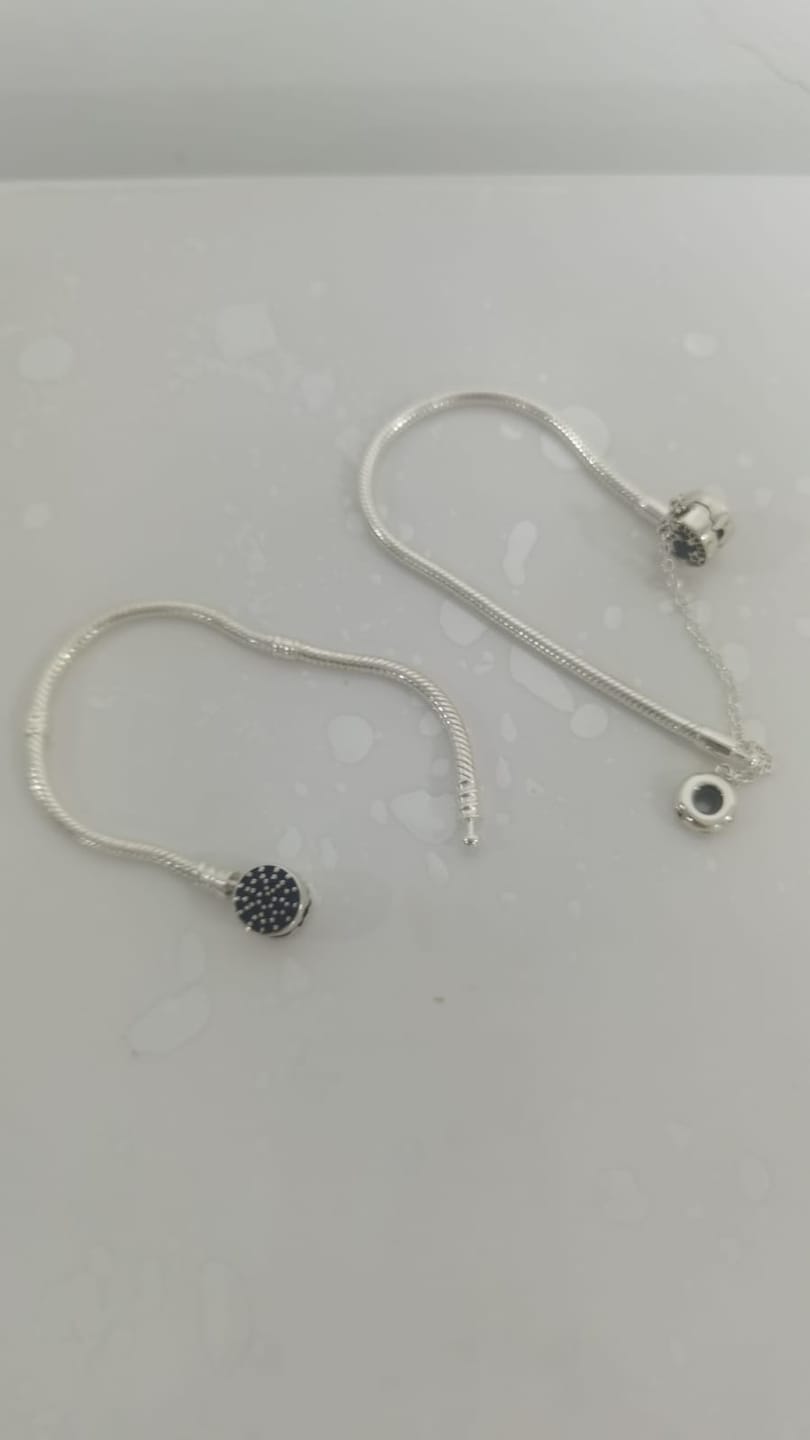 Customer photo review of Pulsera Luna Llena