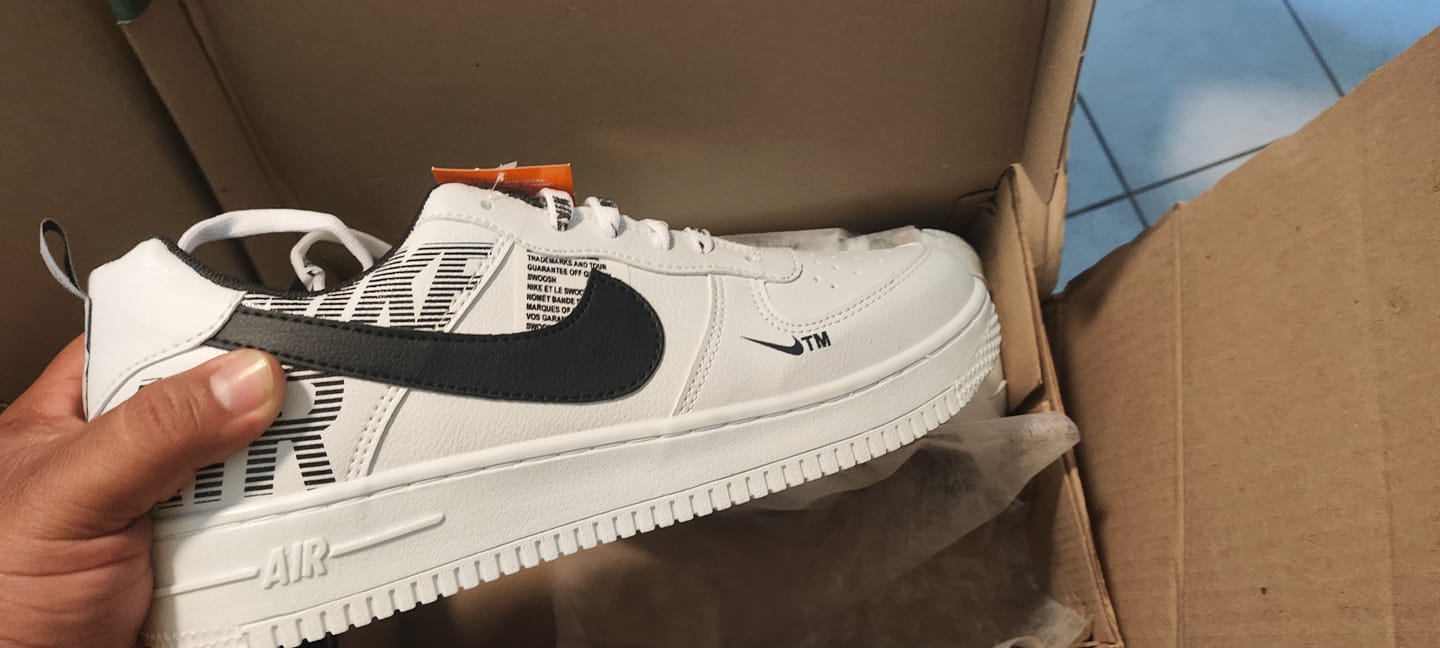 Customer photo review of Tenis 420 Blanco Negro Negro