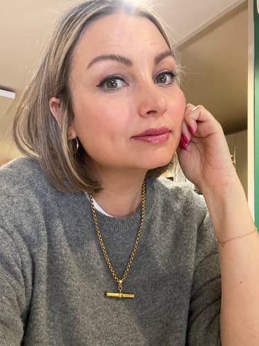 Customer photo review of XL T-Bar Necklace