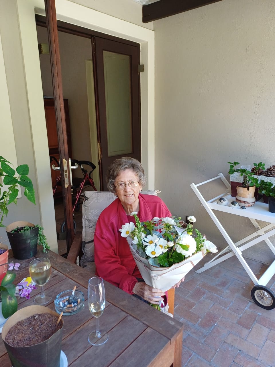Customer photo review of White Flower Bouquet