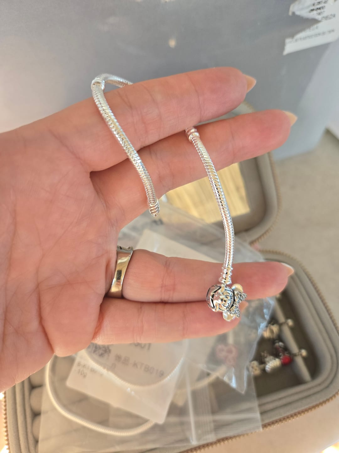 Customer photo review of Pulsera Huella de Perrito Diamantes