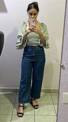 Jéssica C. review of Calça Jeans Reta Araçá Azul Médio image 1 out of 1