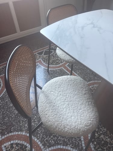 Customer photo review of OREBRO - Lot de 2 chaises en métal et cannage avec assise en bouclettes blanches