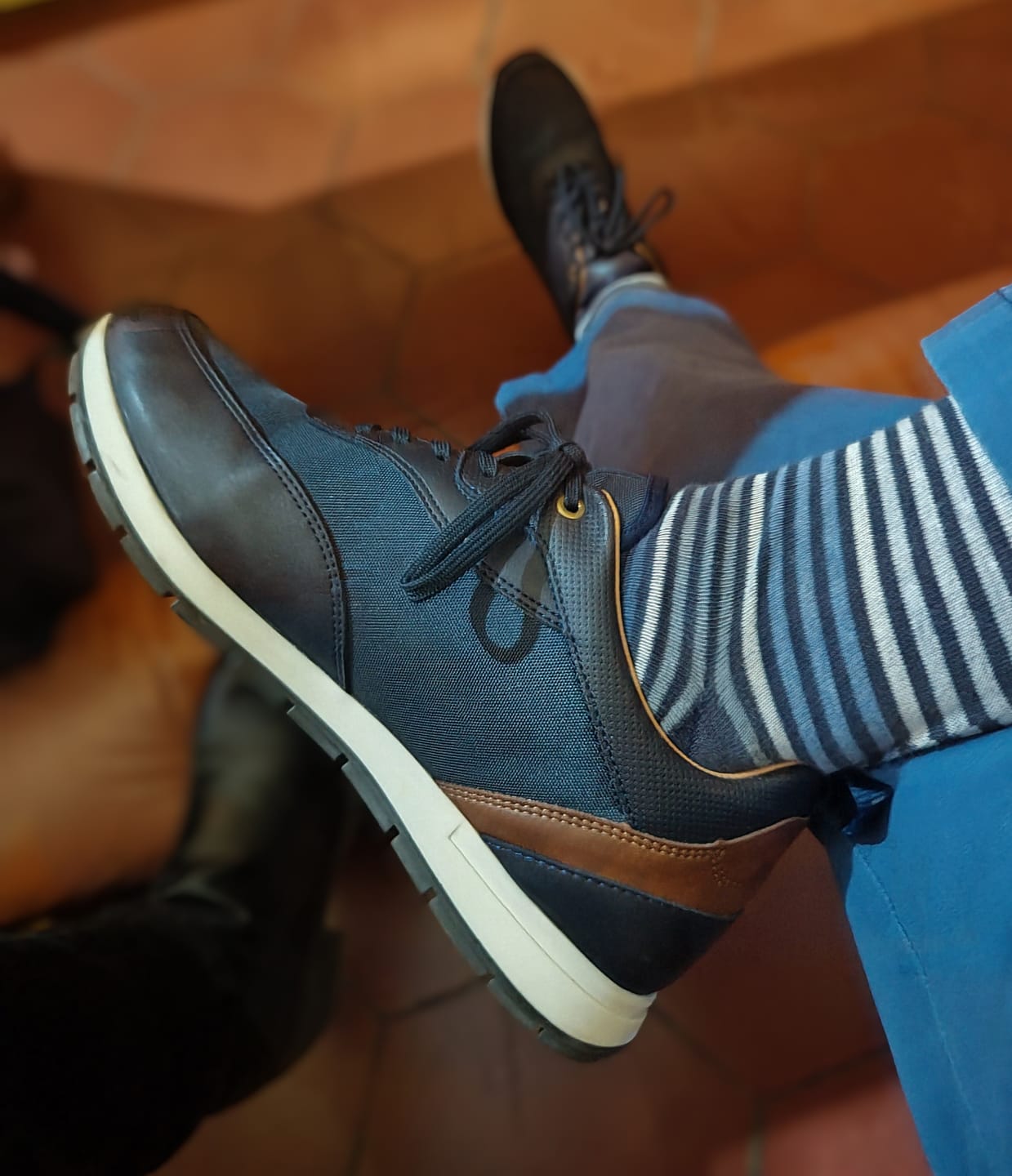 Customer photo review of JAVELIN. SNEAKERS CASUAL AZUL