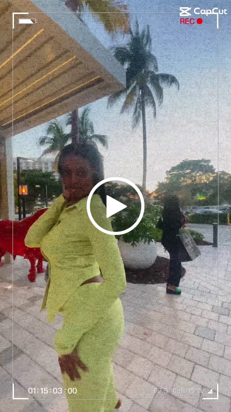 Customer video review of Abigail Lime Green Set