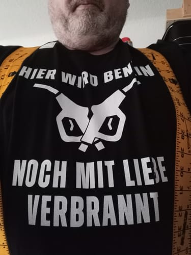 Customer photo review of Hier wird Benzin noch mit Liebe verbrannt - T-Shirt