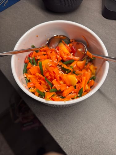 Customer photo review of Yum Yum Thaisalat Box