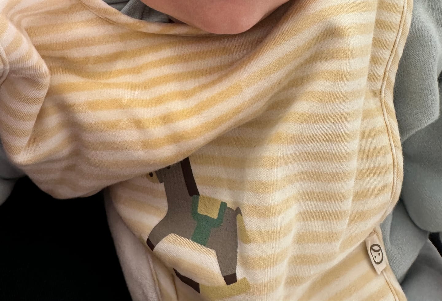 Customer photo review of Organik Pamuk Sıvı Geçirmez Cosmos Beyaz Mama Önlüğü