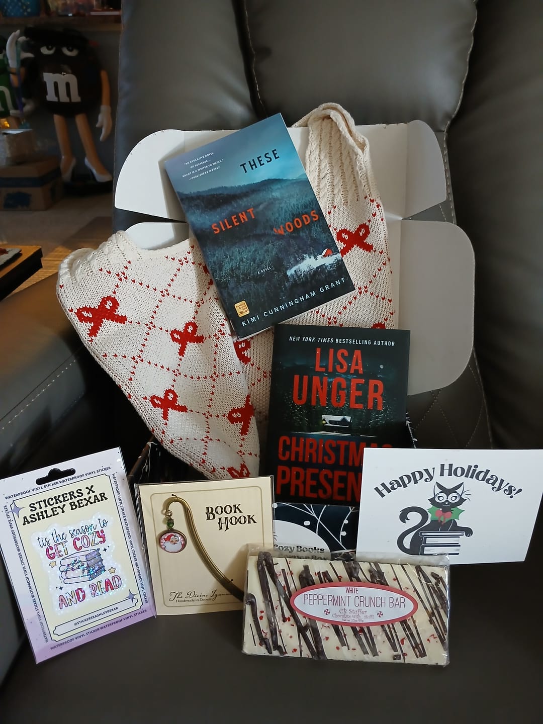 Customer photo review of PRE-ORDER Holiday Book Box Featuring Mystery/Thriller Books
