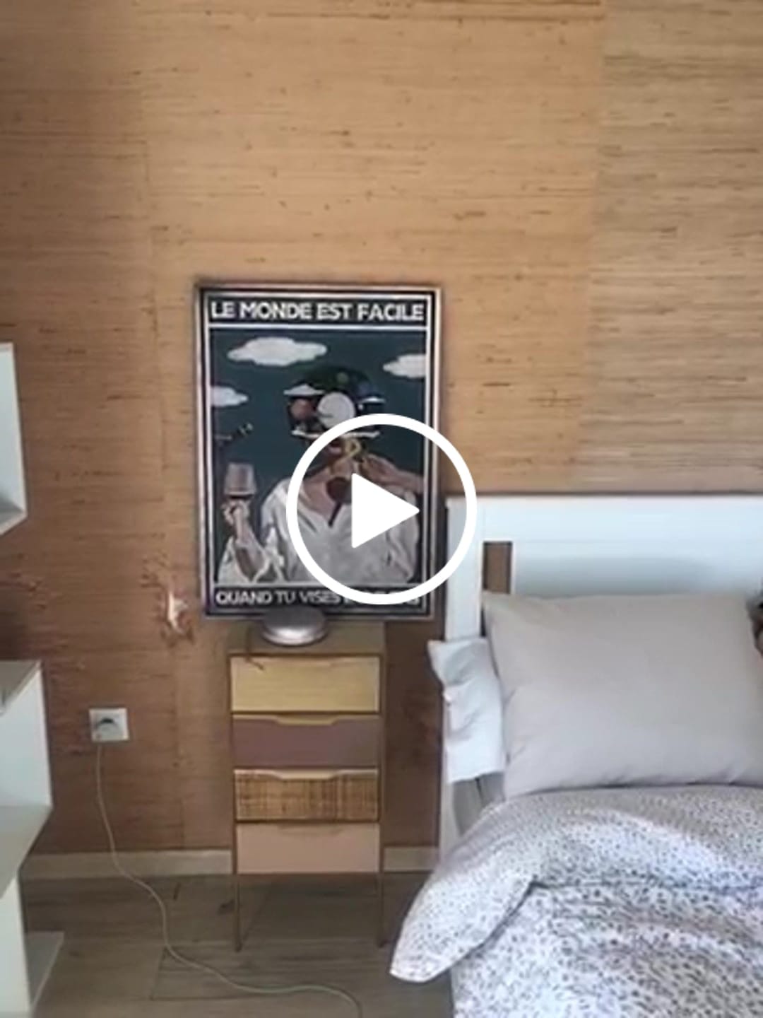 Customer video review of Le monde est facile quand tu vises l'Univers