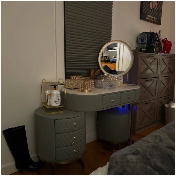 Customer photo review of Acodaiuy Vanity Desk | Makeup Vanity Desk White Vanity Table Dressing Table with Drawers Vanity Desk with Mirror & with Lights Makeup Table for Bedroom Bathroom - White