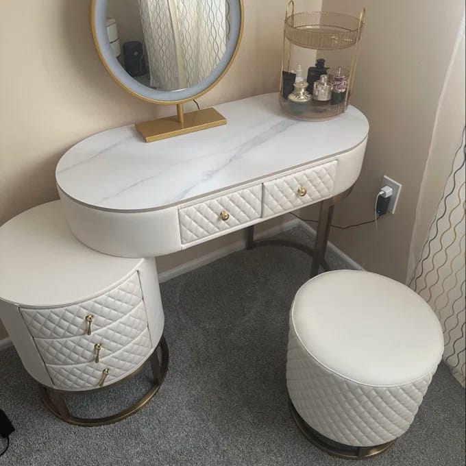 Customer photo review of Acodaiuy Vanity Desk | Makeup Vanity Desk White Vanity Table Dressing Table with Drawers Vanity Desk with Mirror & with Lights Makeup Table for Bedroom Bathroom - White