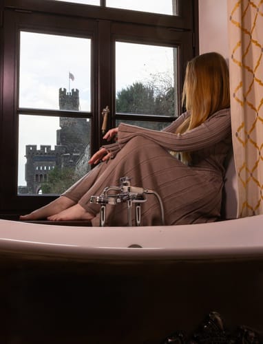 Customer photo review of Charlotte Strick Kleid - Taupe