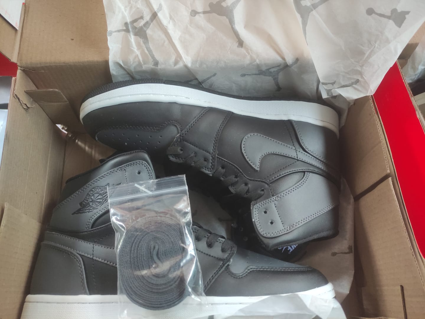 Customer photo review of Tenis Retro 1 Gris Inter