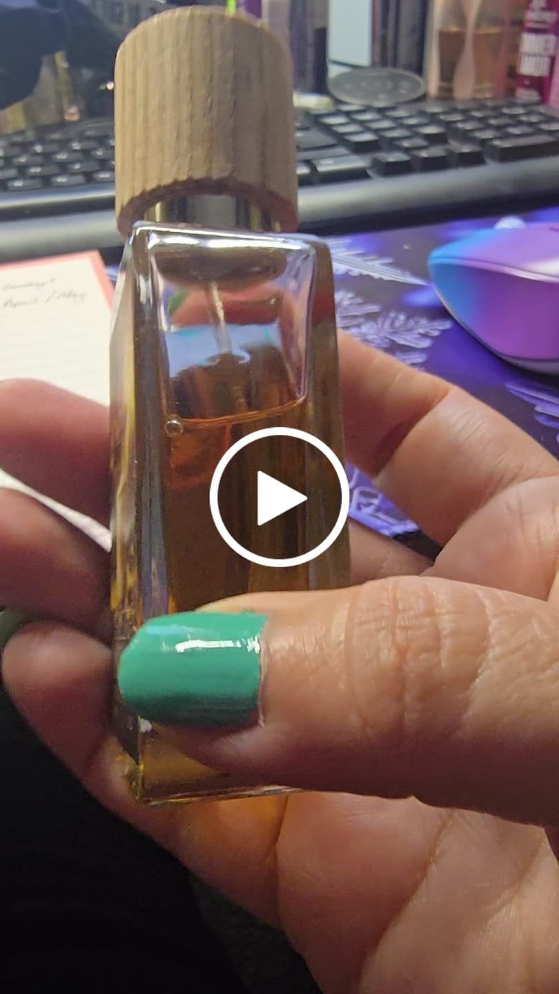 Customer video review of Puffletuft's White Milk
