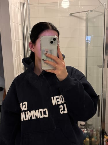 Customer photo review of GATED COMMUNITY HOODIE NAVY