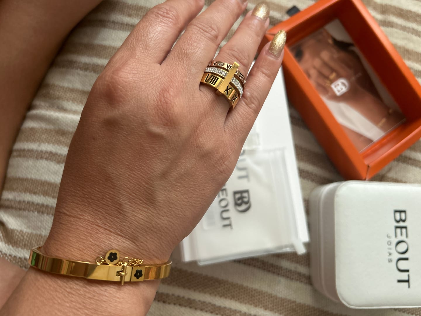 Customer photo review of Anel Triplo Momentos Banhado em Ouro 18k