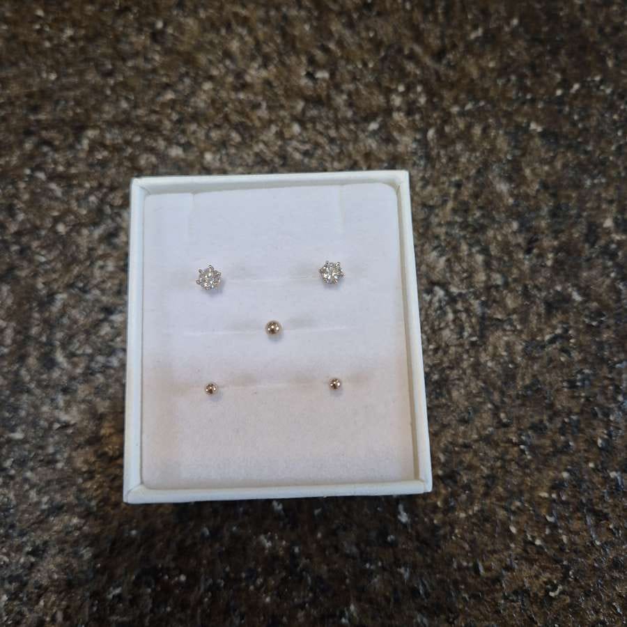 Customer photo review of 14K Gold Ball Cartilage Earring 2mm/2.5mm/3mm/4mm/5mm/6mm 20G