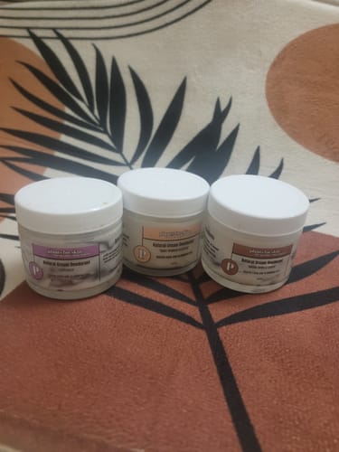 Customer photo review of Warm Vanilla Sugar Cream Deodorant