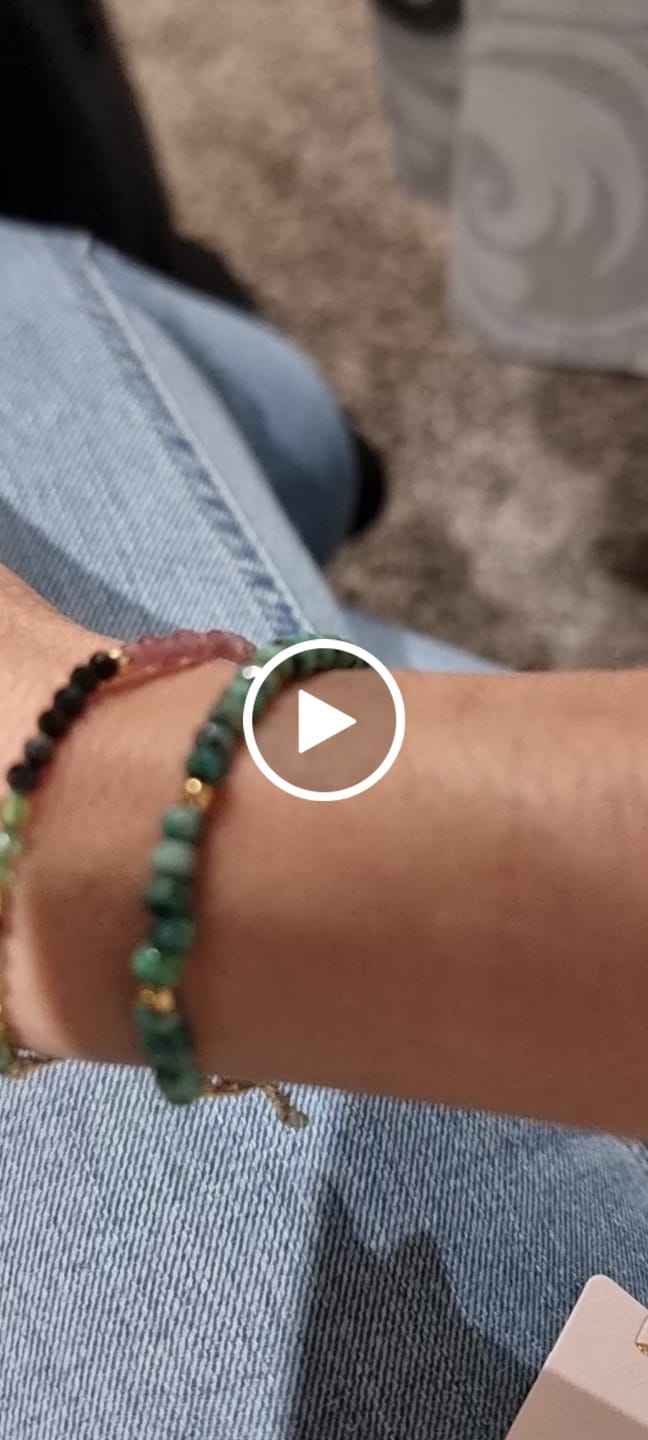 Customer video review of Pulsera Verde Selva