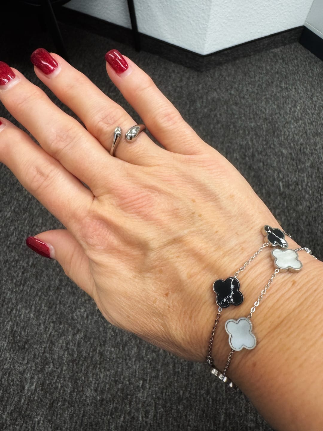 Customer photo review of Clover Marmor Armband | 18K vergoldet
