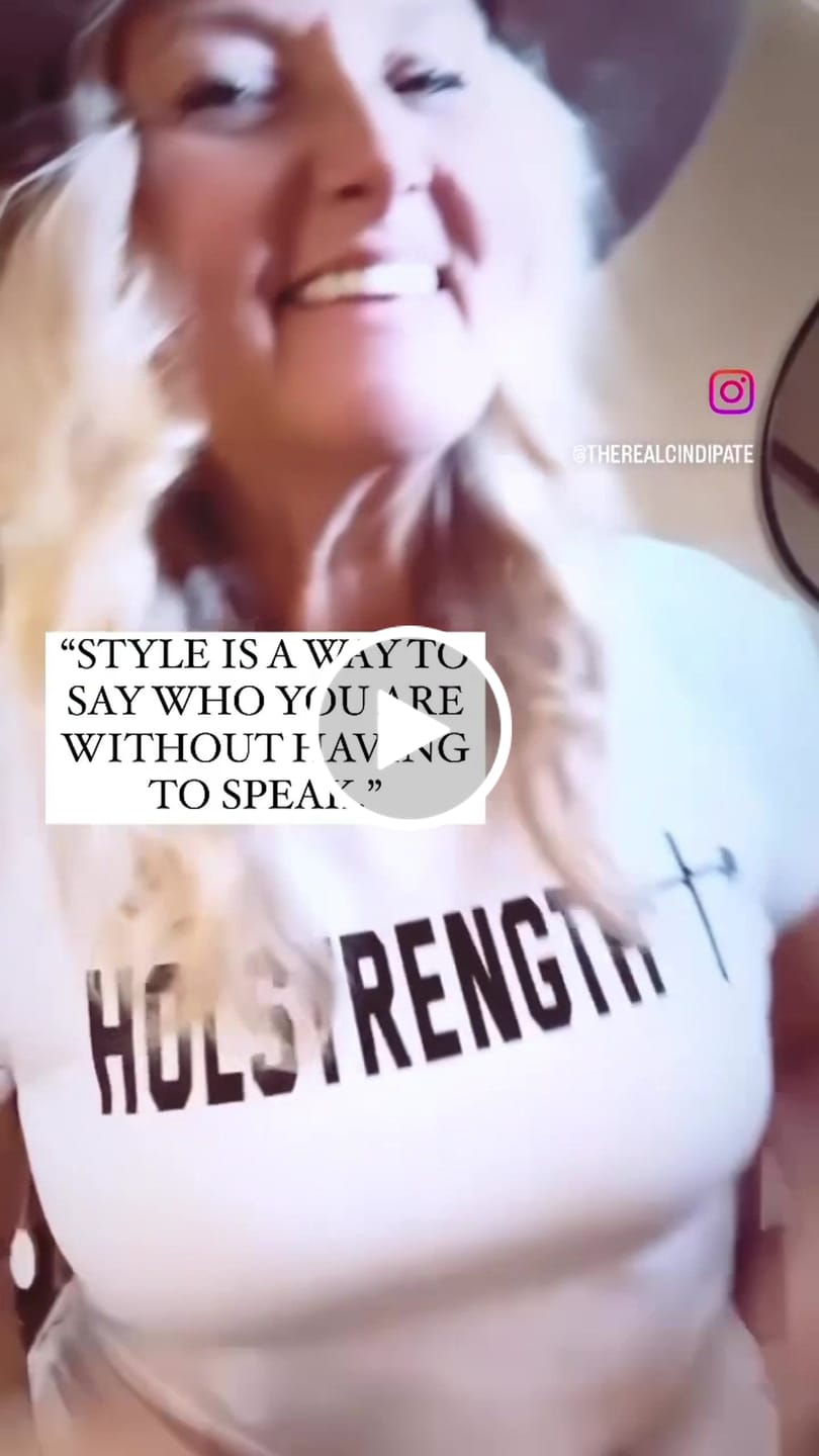 Customer video review of Essential Crop Tee