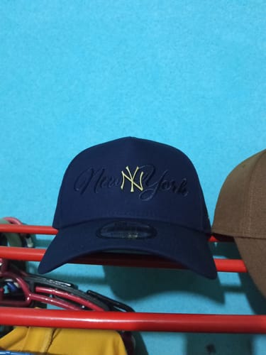 Customer photo review of 9FORTY A-Frame New York Yankees MLB Metal Crest Oceanside Blue Snapback
