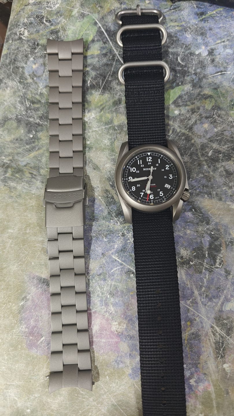 Customer photo review of VOYAGER - 100M Waterproof Titanium Automatic Field Watch | Black-bracelet