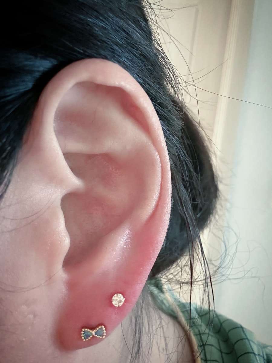 Customer photo review of 14K Gold Pastel Ribbon Cartilage Earring 20G