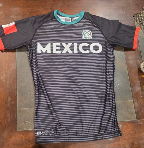 Customer photo review of Mexico National Team BJJ - Short Sleeve Rashguard Brazilian Jiu Jitsu