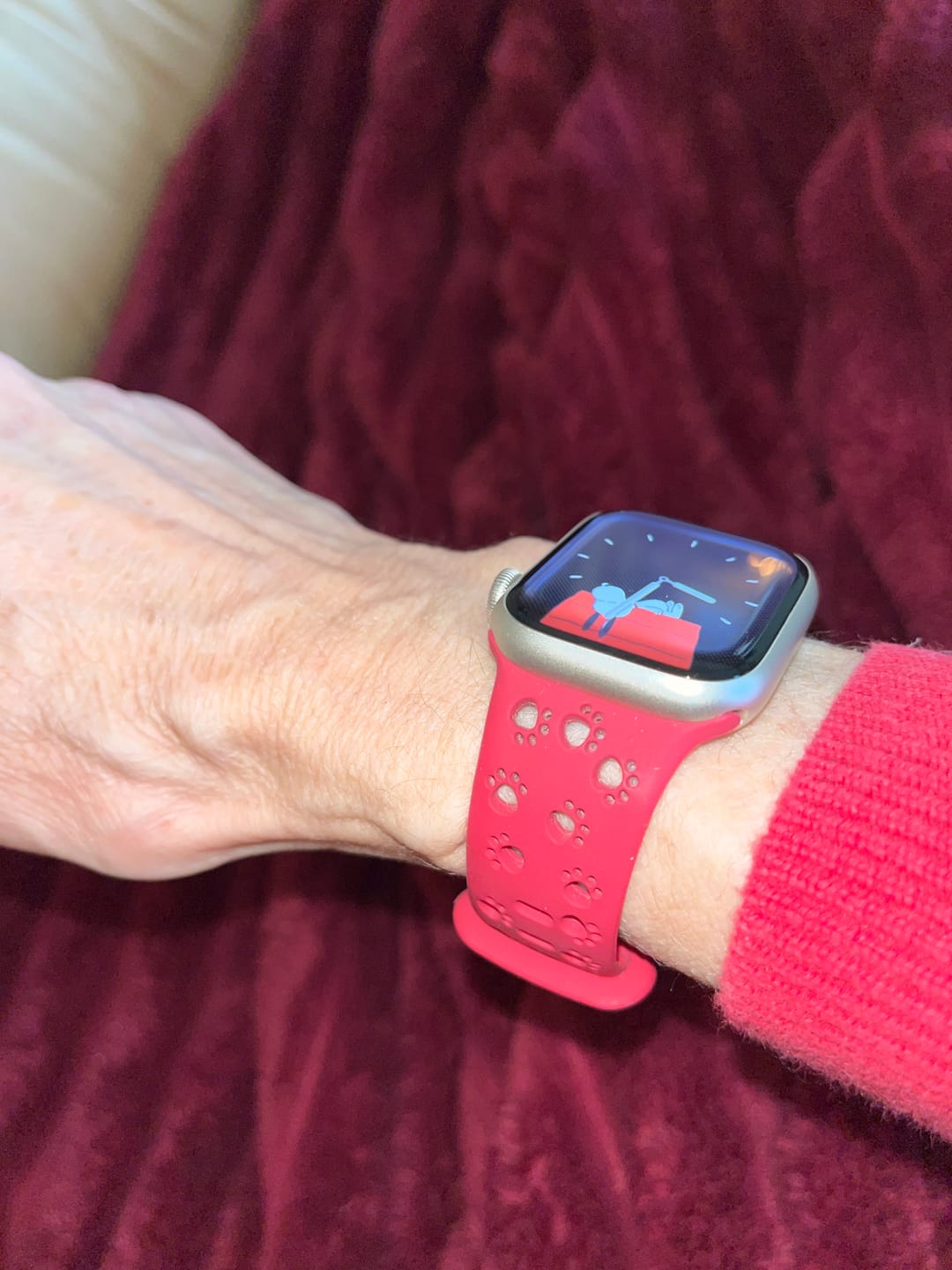 Customer photo review of Apple Watch Silikonband "Pfoten"