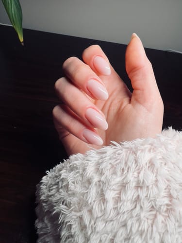 Customer photo review of Semilac One Step Gel Polish Bottle 5ml 252 Milky Pink