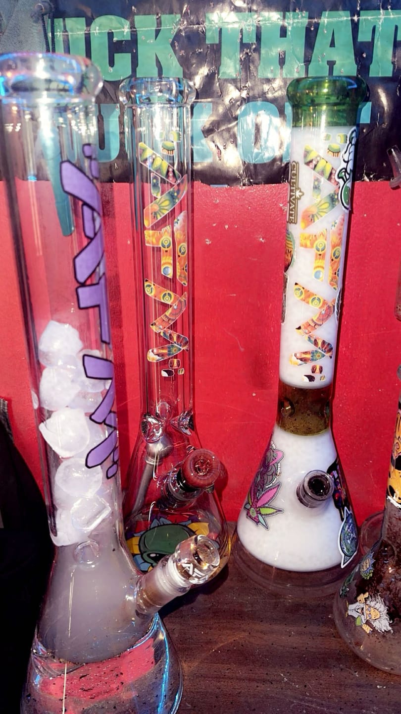 Customer photo review of 18" AFM Classic Clear Glass Beaker Bong 5mm