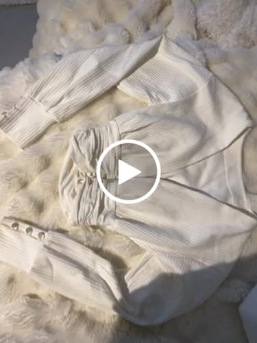 Customer video review of Sample Long Sleeve Top - Ivory