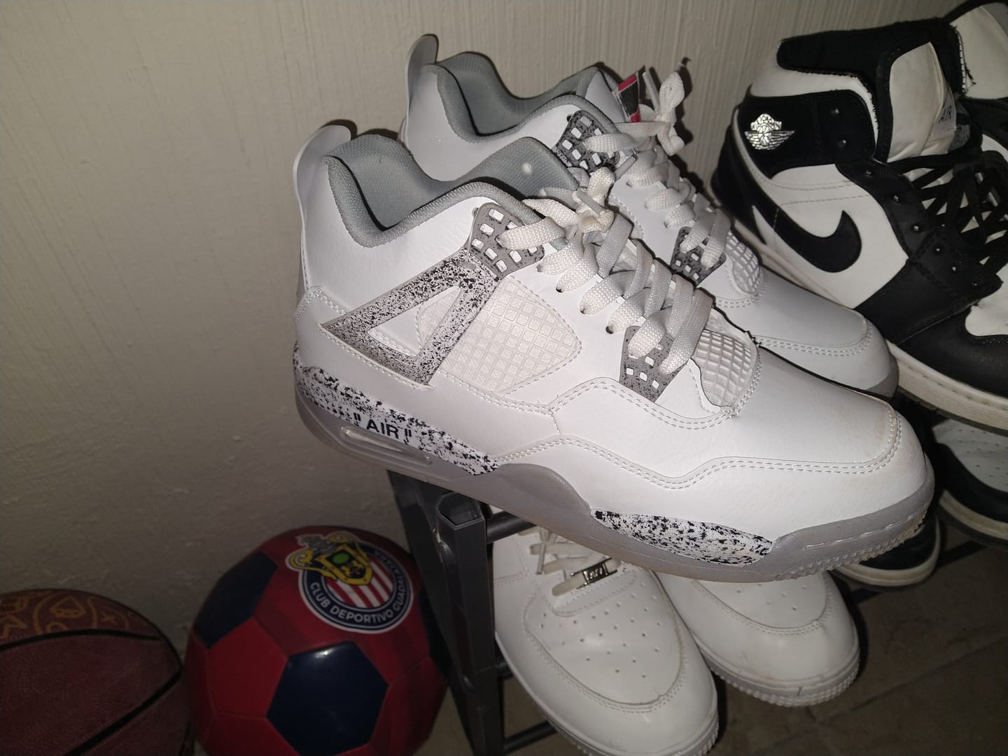 Customer photo review of Tenis Retro 4 Blanco Gris Jaspeado