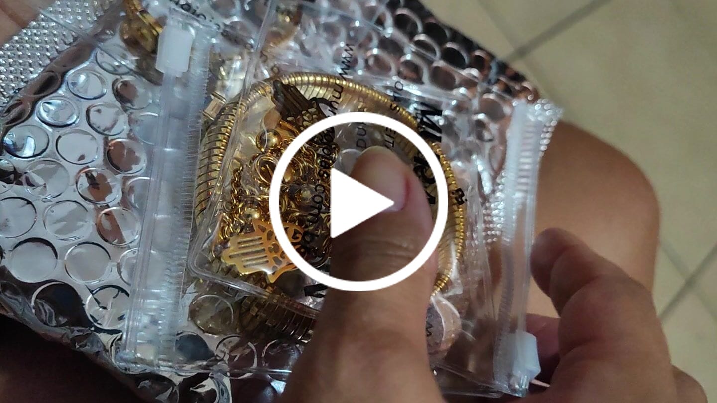 Customer video review of Bracelete Ônix Summer Banhado em Ouro 18k